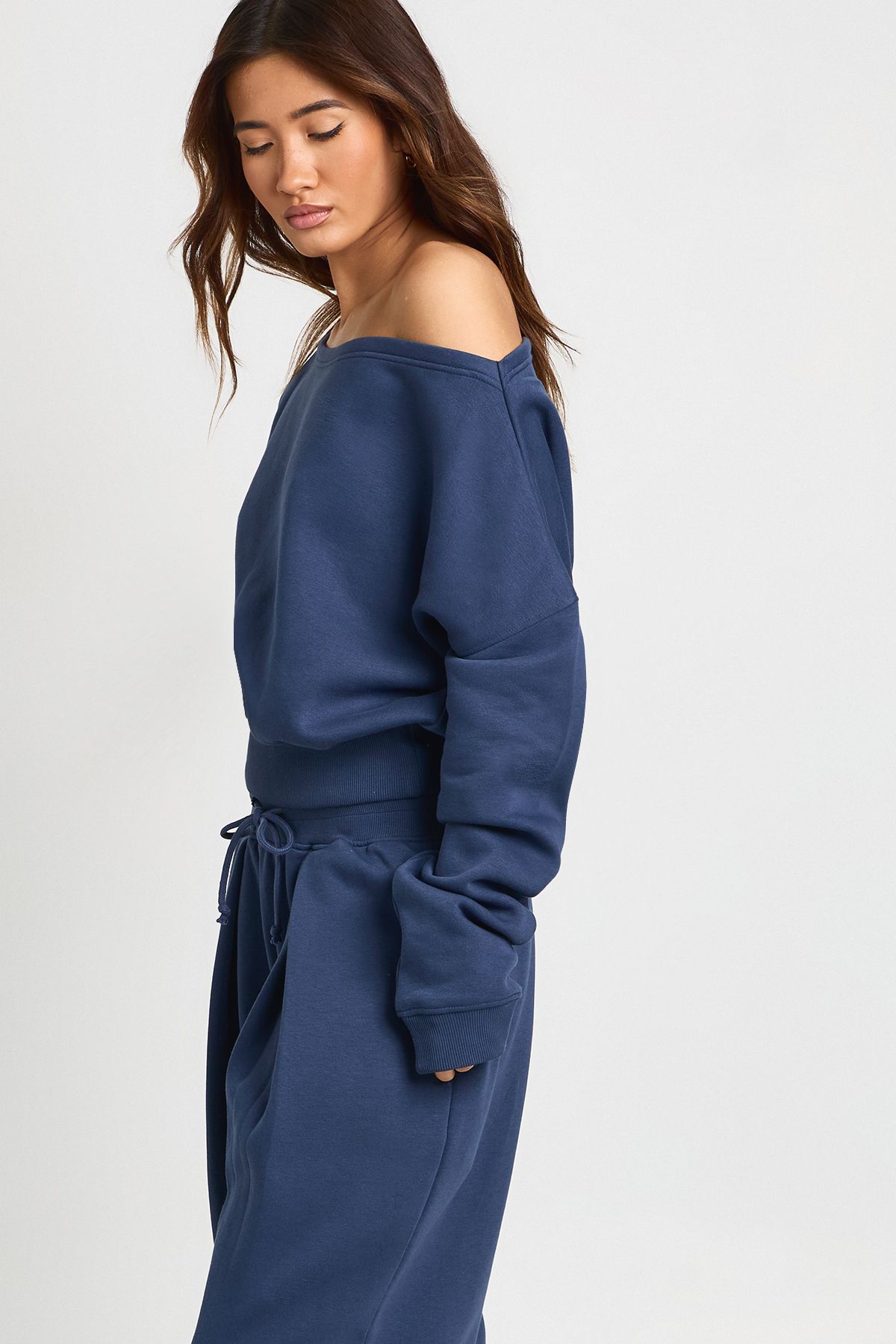 Off Shoulder Sweatshirt And Pleated Jogger Tracksuit - Image 3