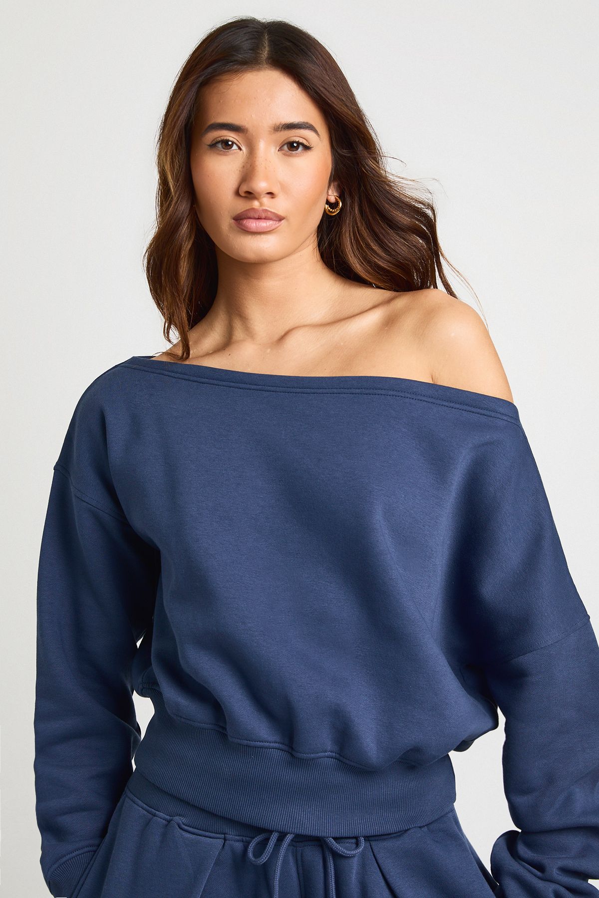 Off Shoulder Sweatshirt And Pleated Jogger Tracksuit - Image 4
