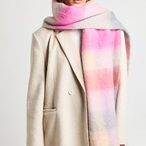 Oversized Checked Tassel Fluffy Scarf