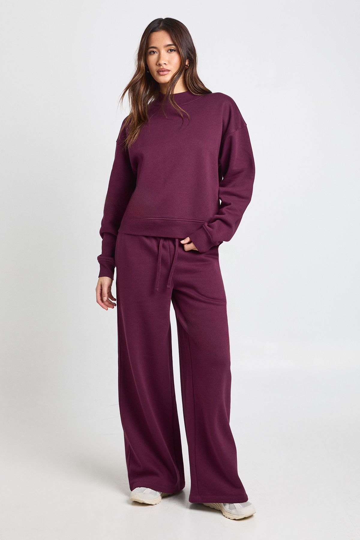 Extended Neck Sweatshirt Tracksuit - Image 3