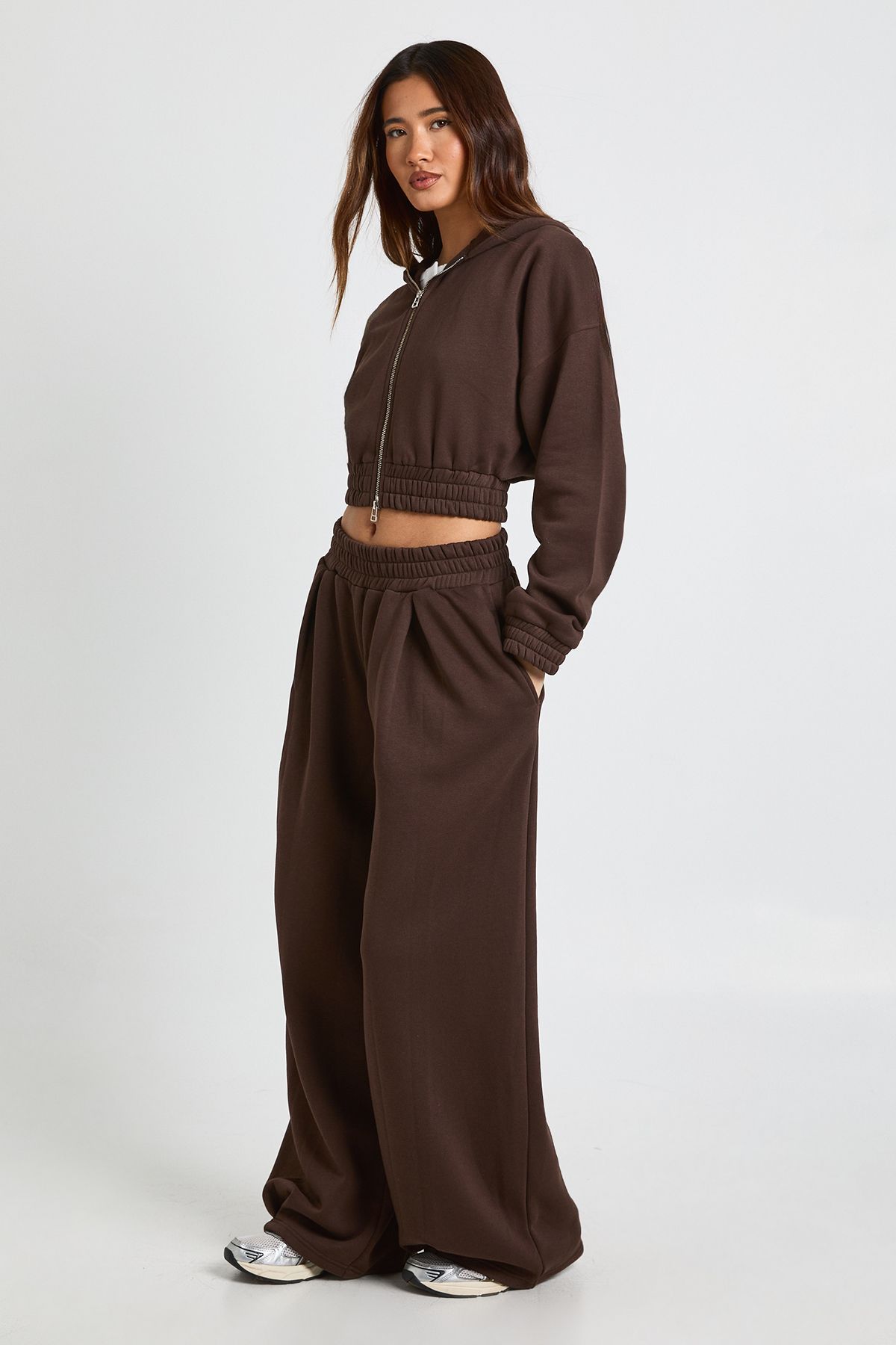 High Waist Pleat Detail Straight Leg Jogger - Image 3