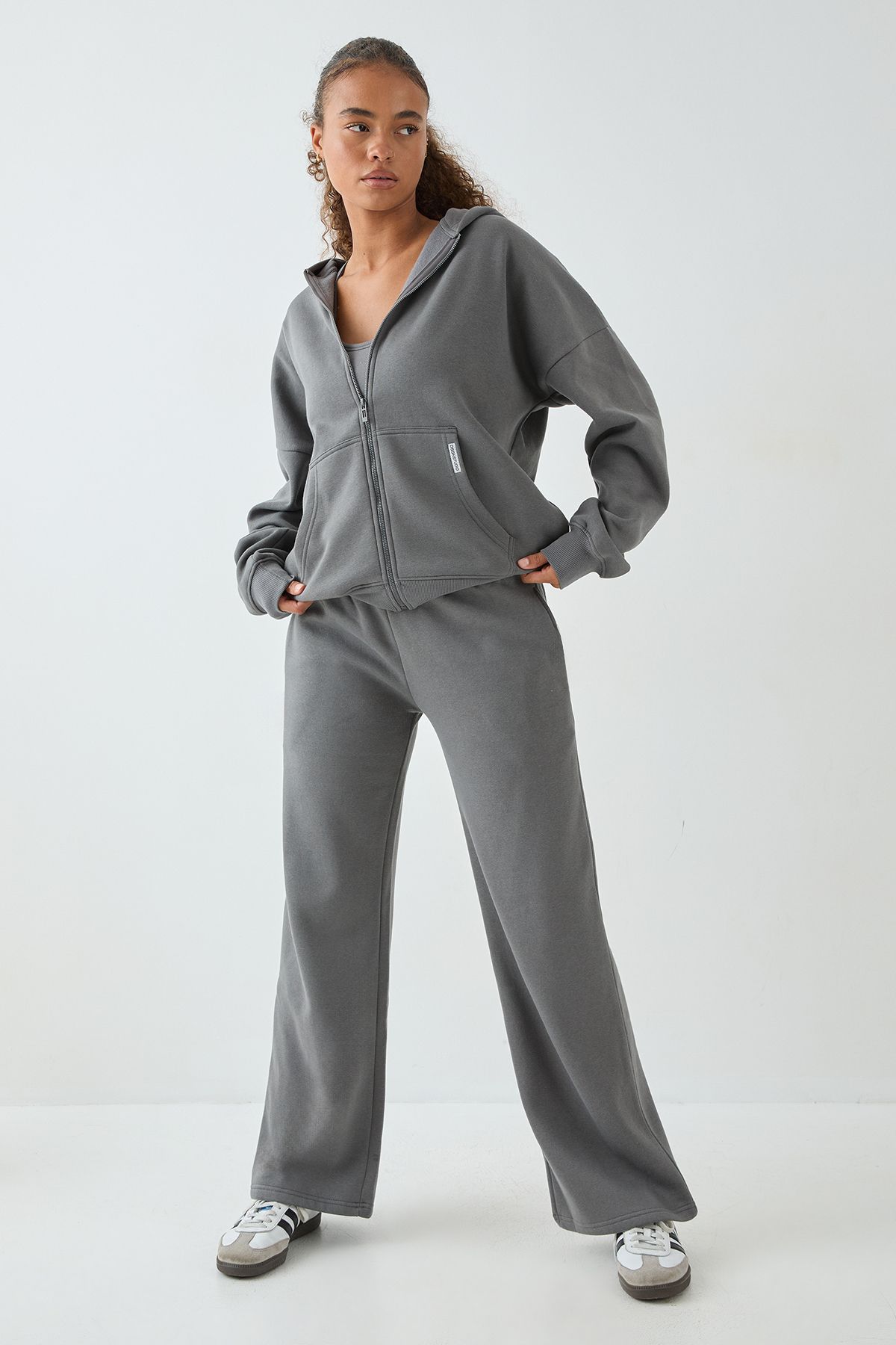 DSGN Studio Straight Leg Jogger - Image 4