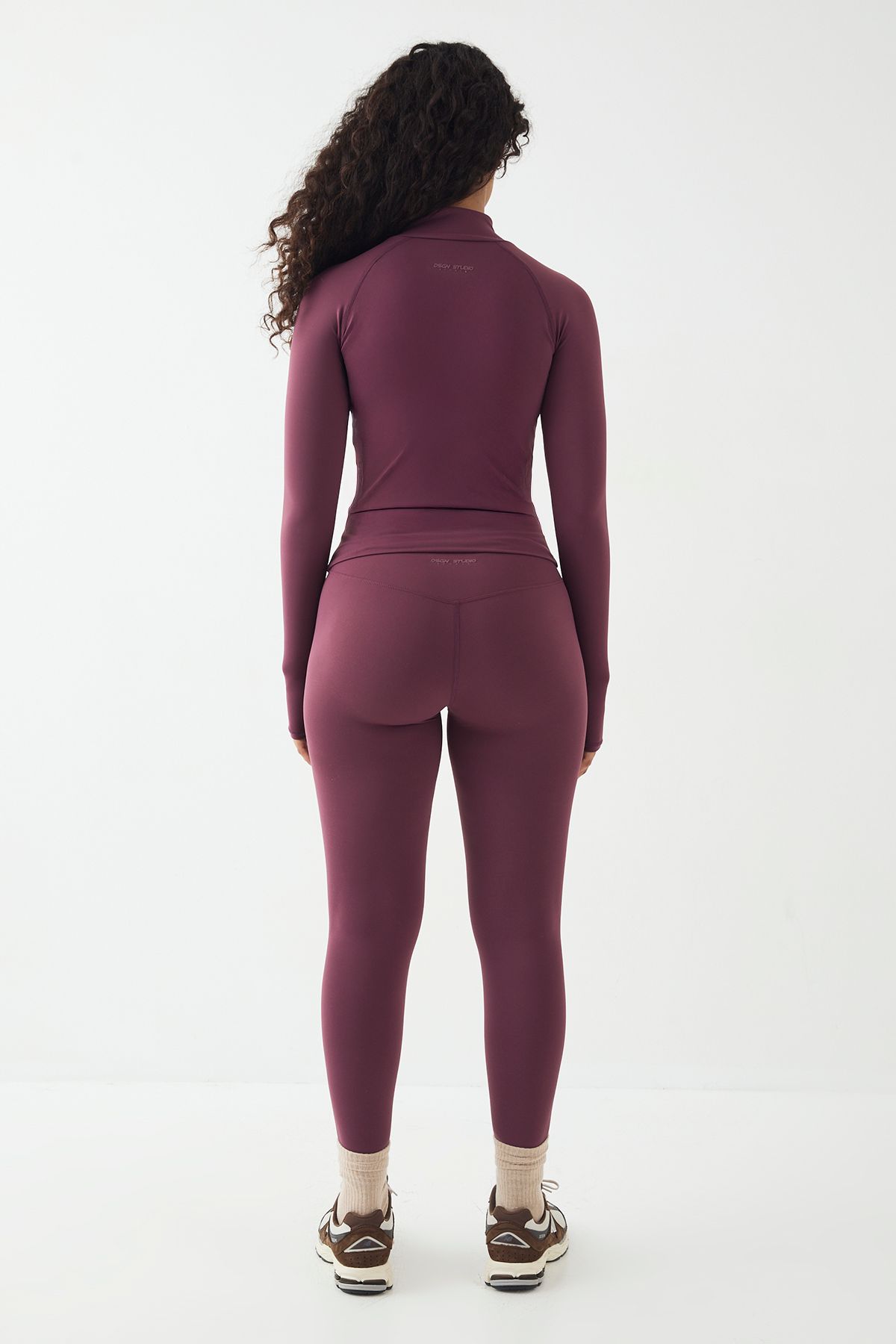 DSGN Studio Sports Ultra Sculpt Seam Detail Legging - Image 2