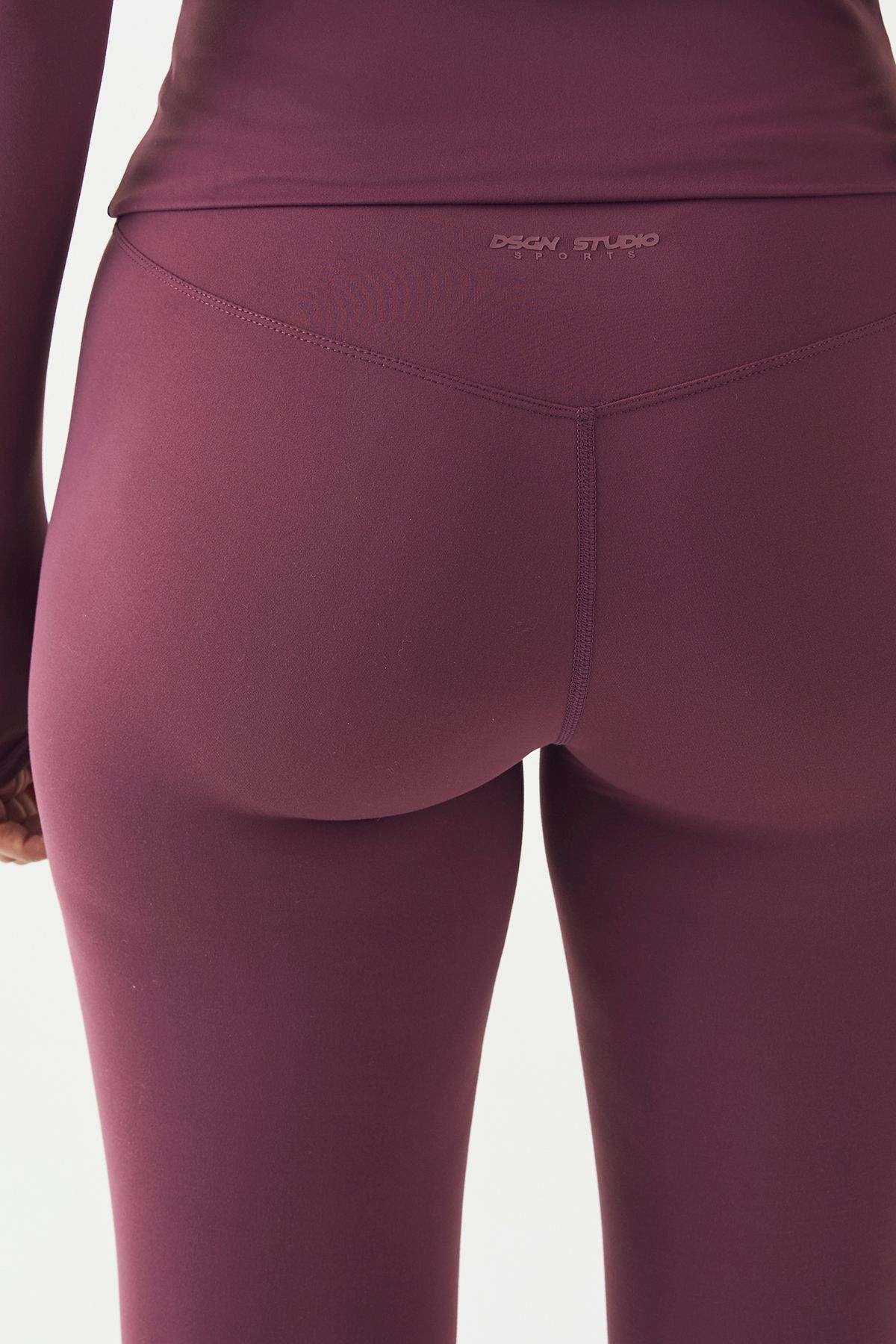 DSGN Studio Sports Ultra Sculpt Seam Detail Legging - Image 4