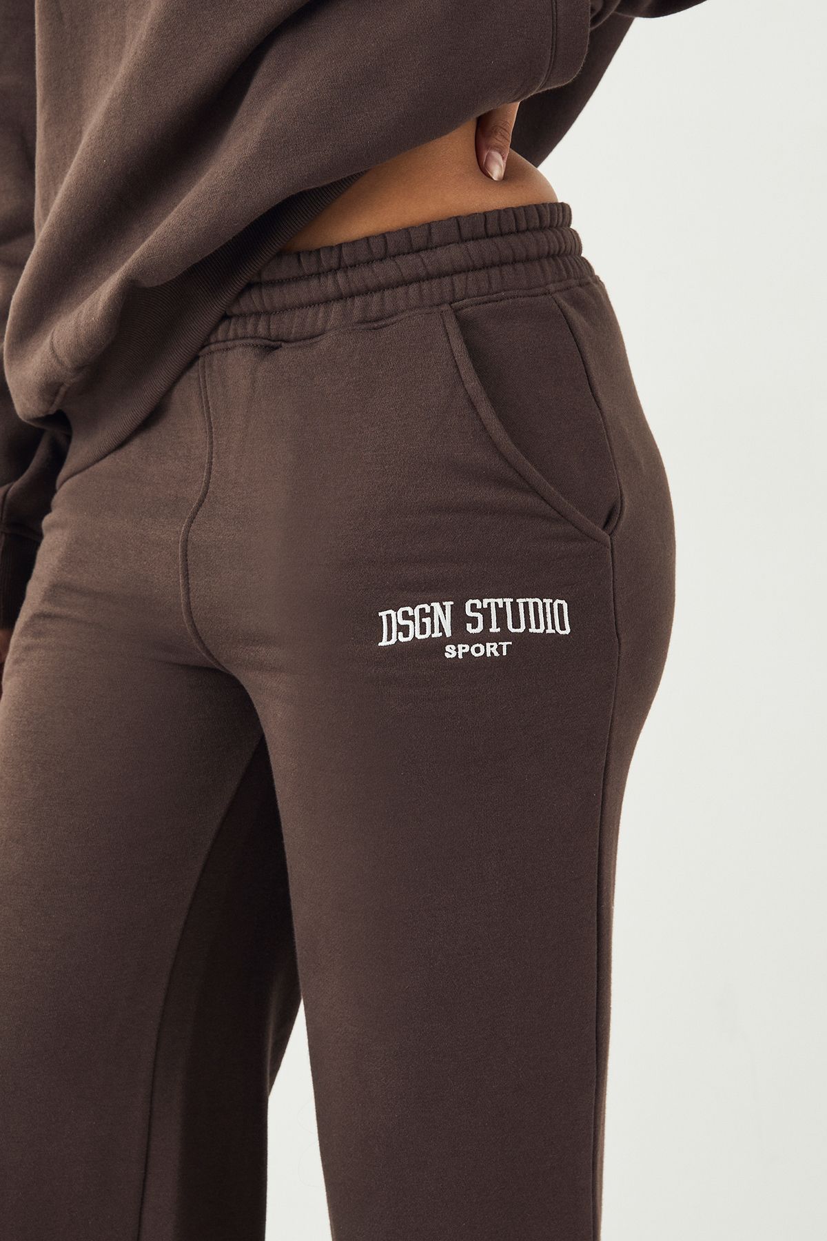 DSGN Studio Collegiate Applique Straight Leg Jogger - Image 4