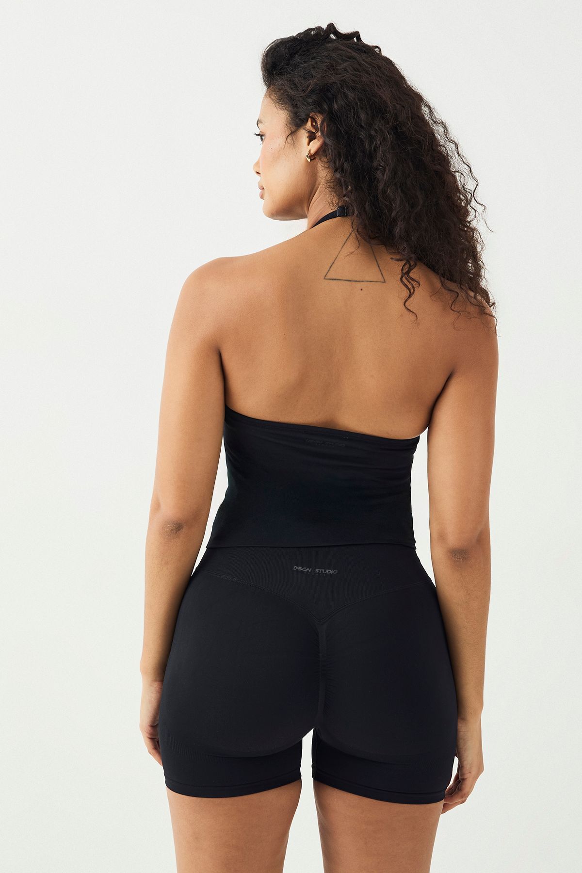 DSGN Studio Sport Ultra Contour Padded Seamless Strappy Top - Image 2