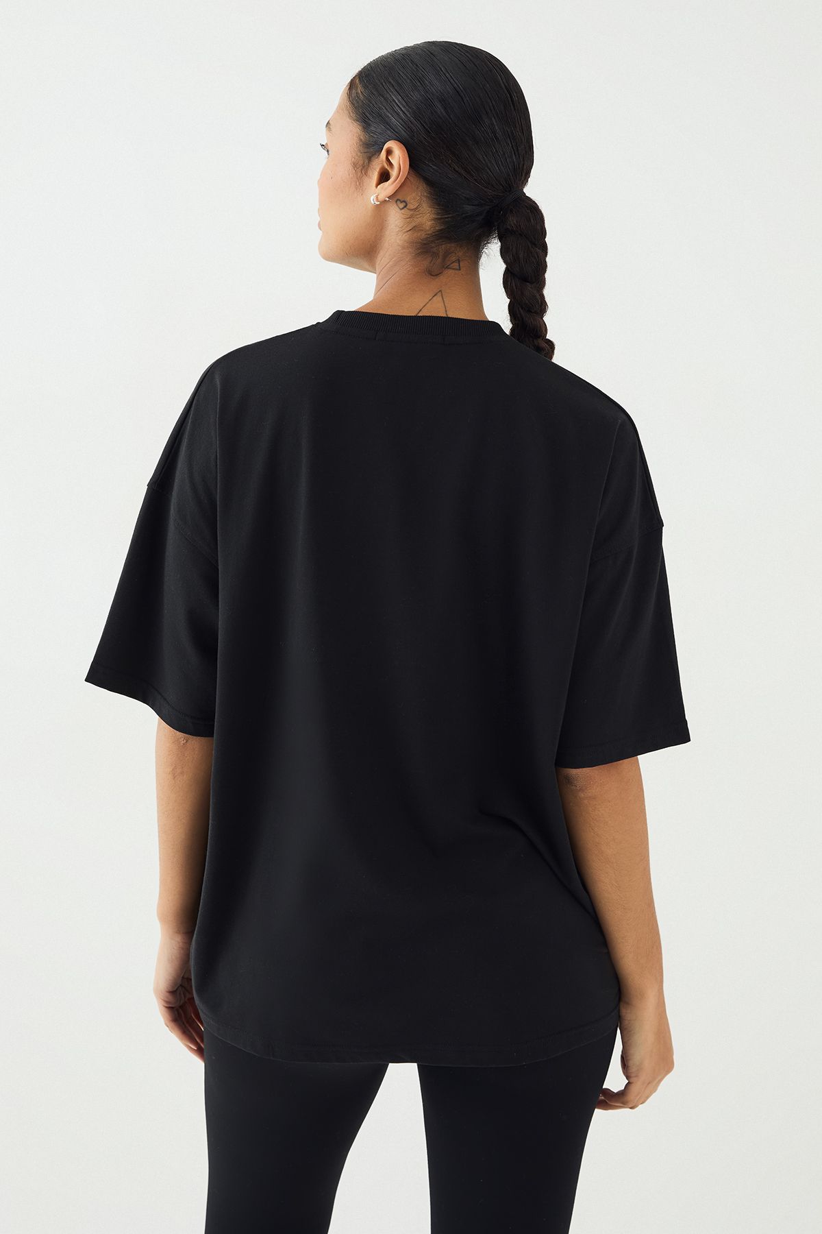 DSGN Studio Script Short Sleeve T-Shirt - Image 2