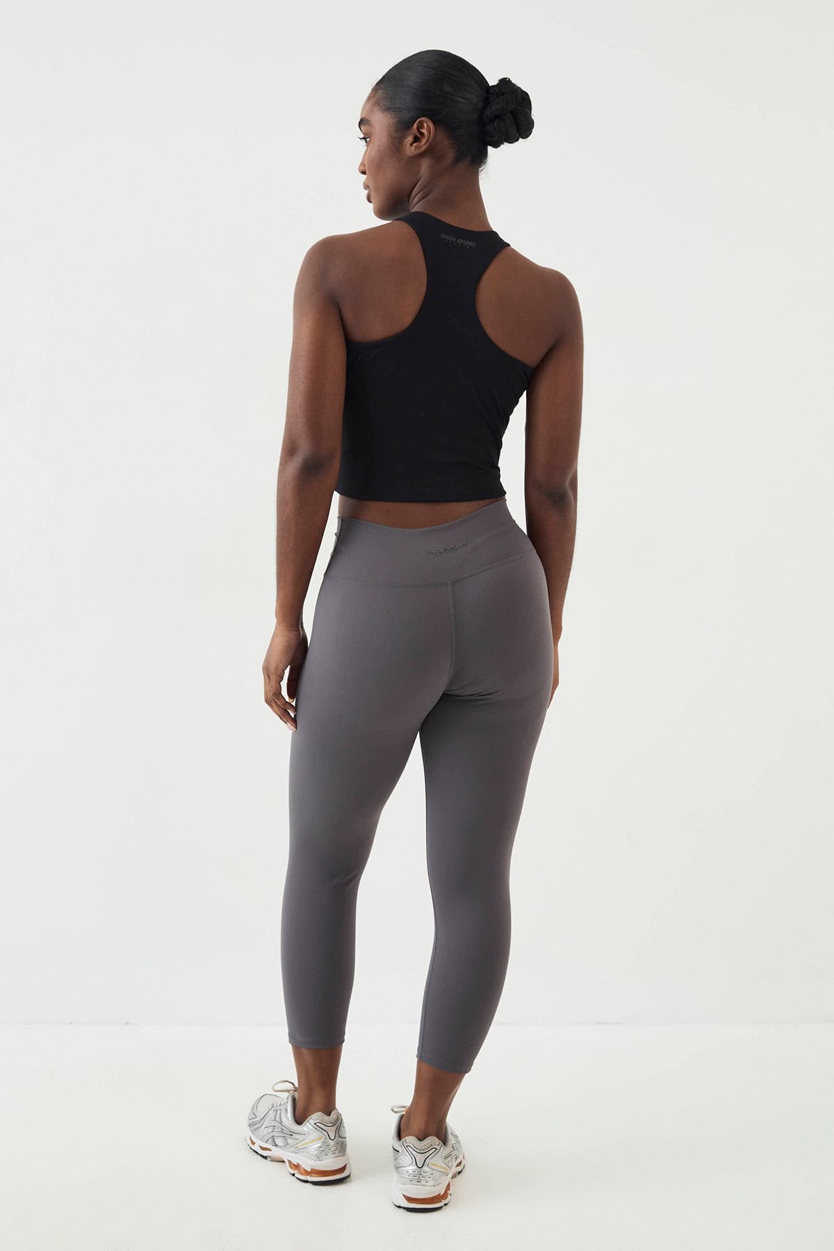 DSGN Studio Ultra Sculpt Highwaist 7/8 Legging - Image 2