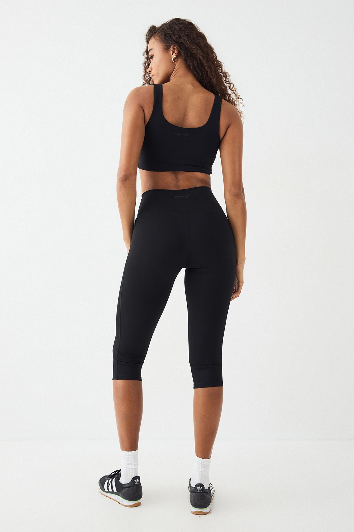 DSGN Studio Ultra Sculpt Capri Legging - Image 2