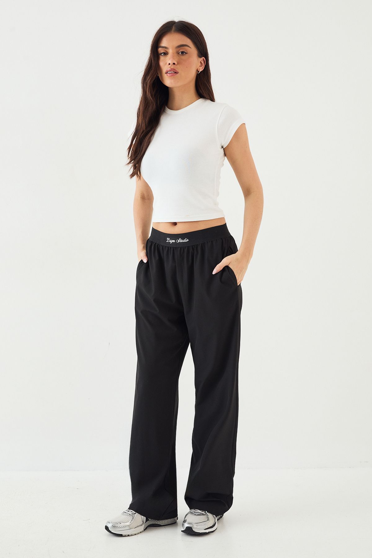 DSGN Studio Elasticated Waist Straight Leg Trouser