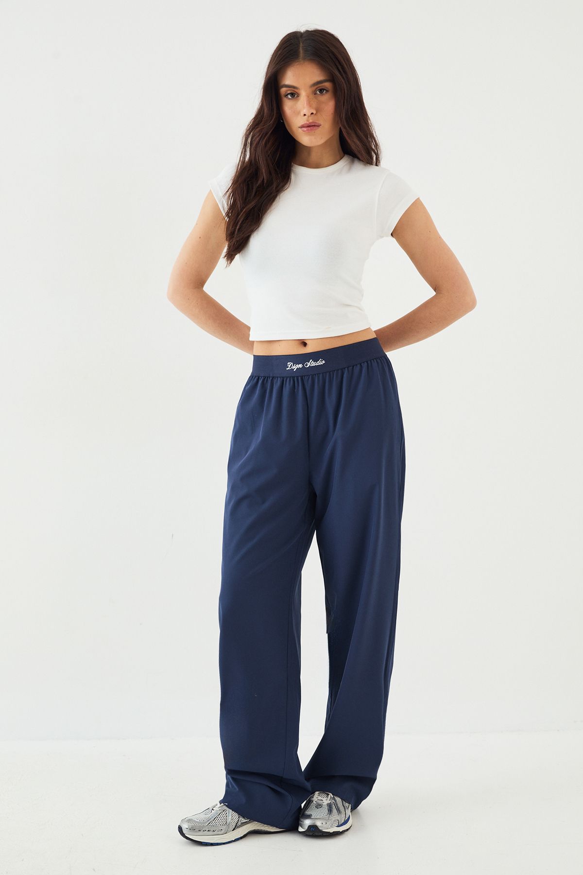 DSGN Studio Elasticated Waist Straight Leg Trouser