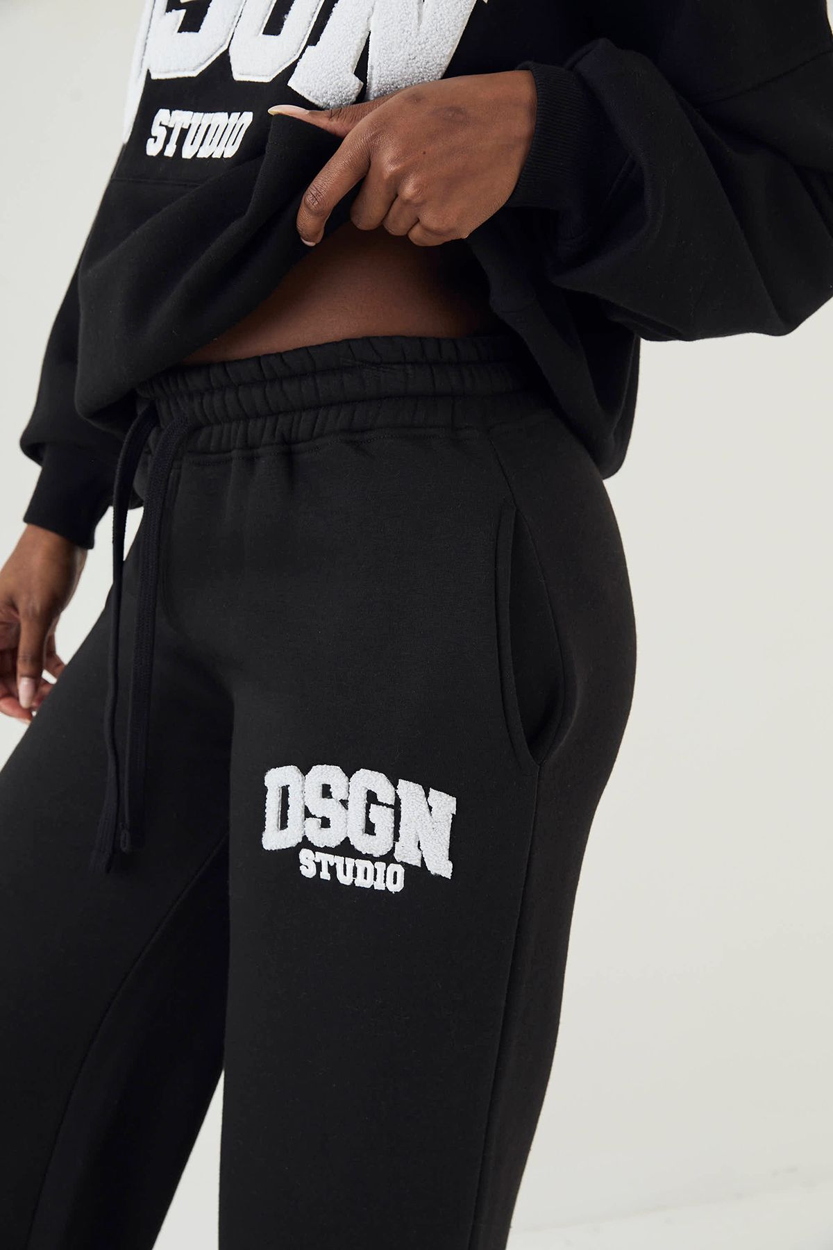 DSGN Studio Towelling Applique Straight Leg Jogger - Image 4