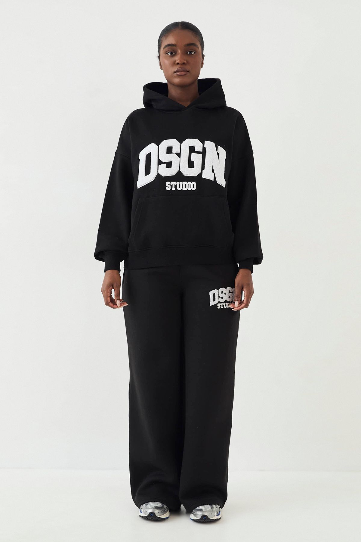 DSGN Studio Towelling Applique Straight Leg Jogger - Image 5