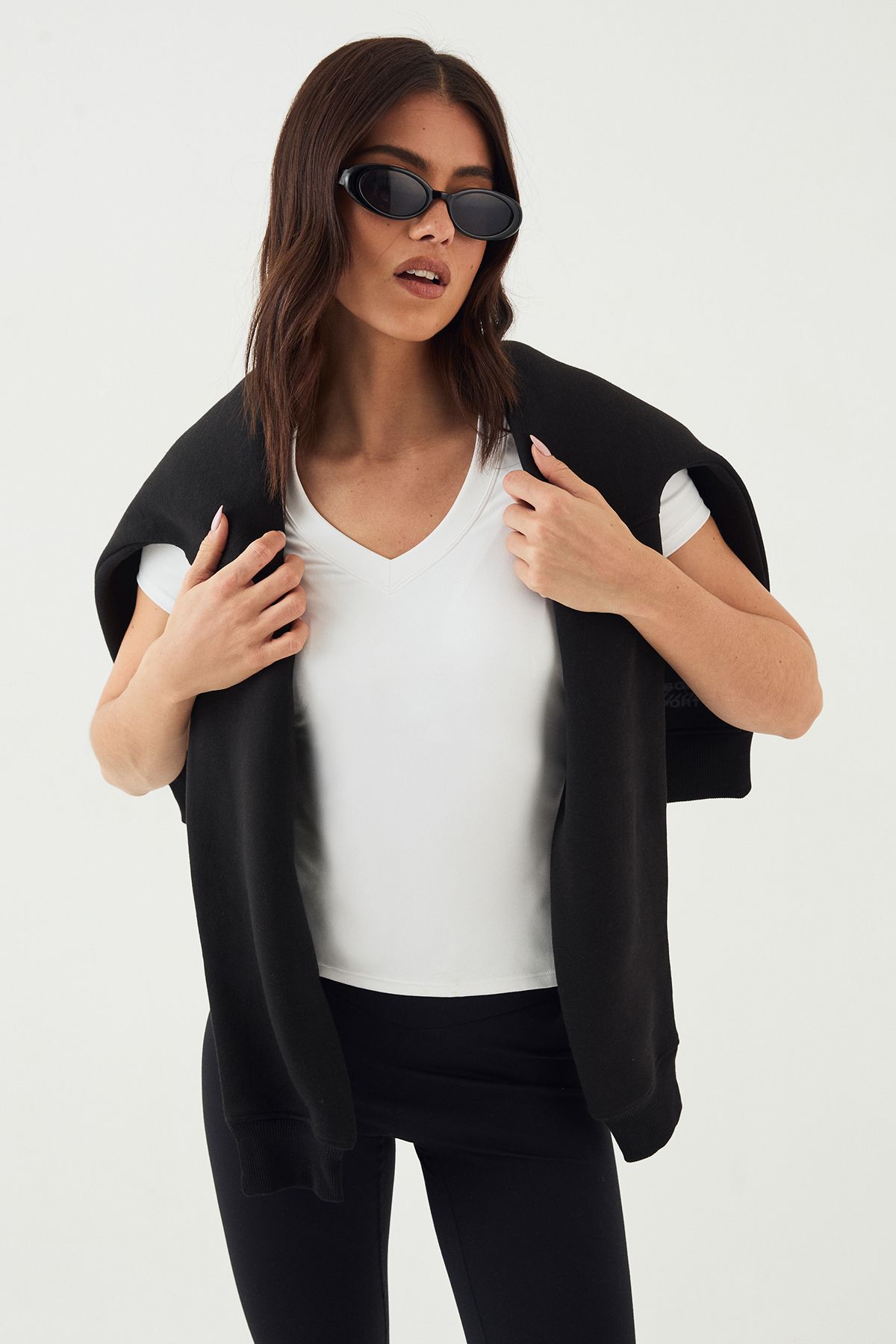 DSGN Studio Ultra Sculpt V Neck Short Sleeve Top - Image 3