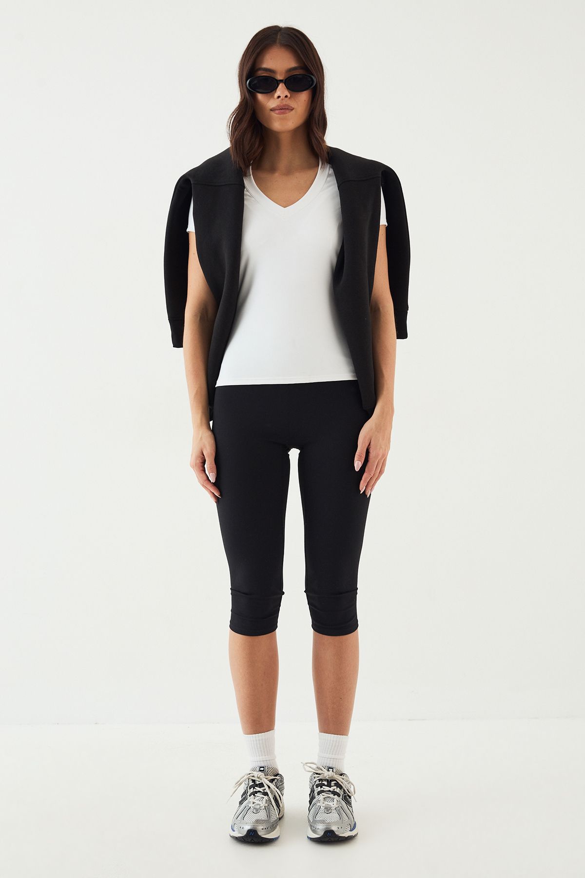 DSGN Studio Ultra Sculpt V Neck Short Sleeve Top - Image 5