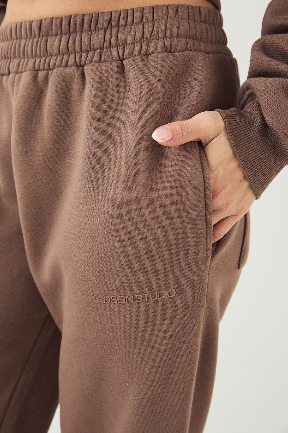 DSGN Studio Straight Leg Jogger - Image 4