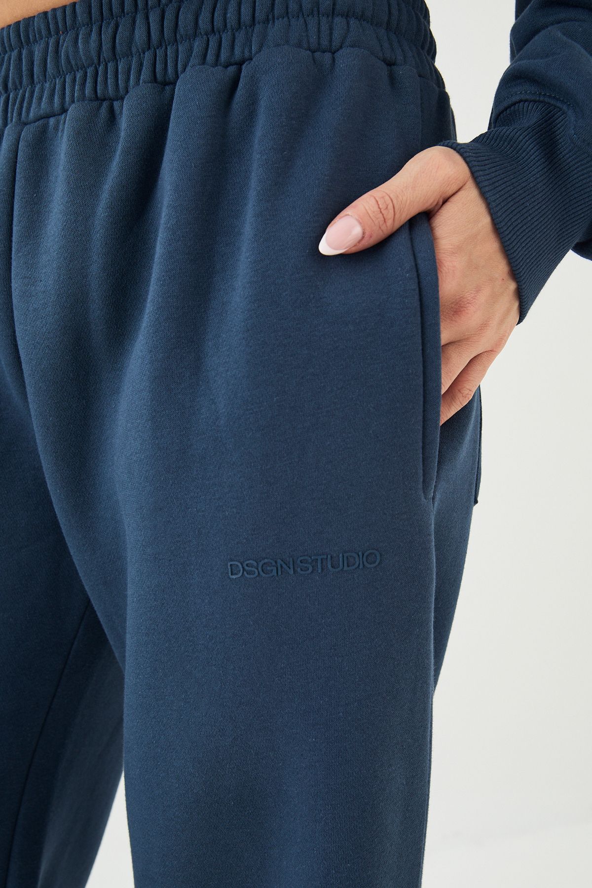 DSGN Studio Straight Leg Jogger - Image 4