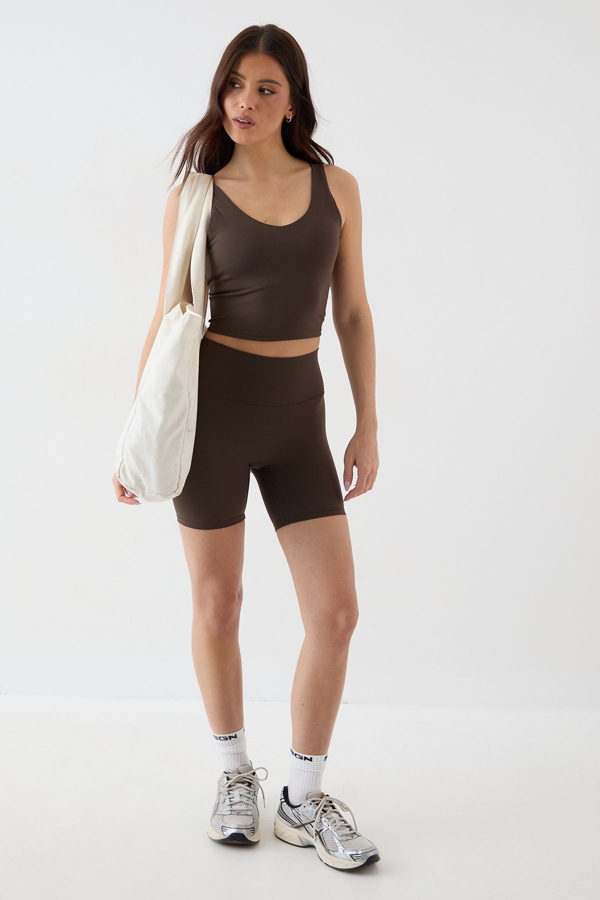 DSGN Studio Ultra Sculpt Longline Plunge Sports Bra - Image 3