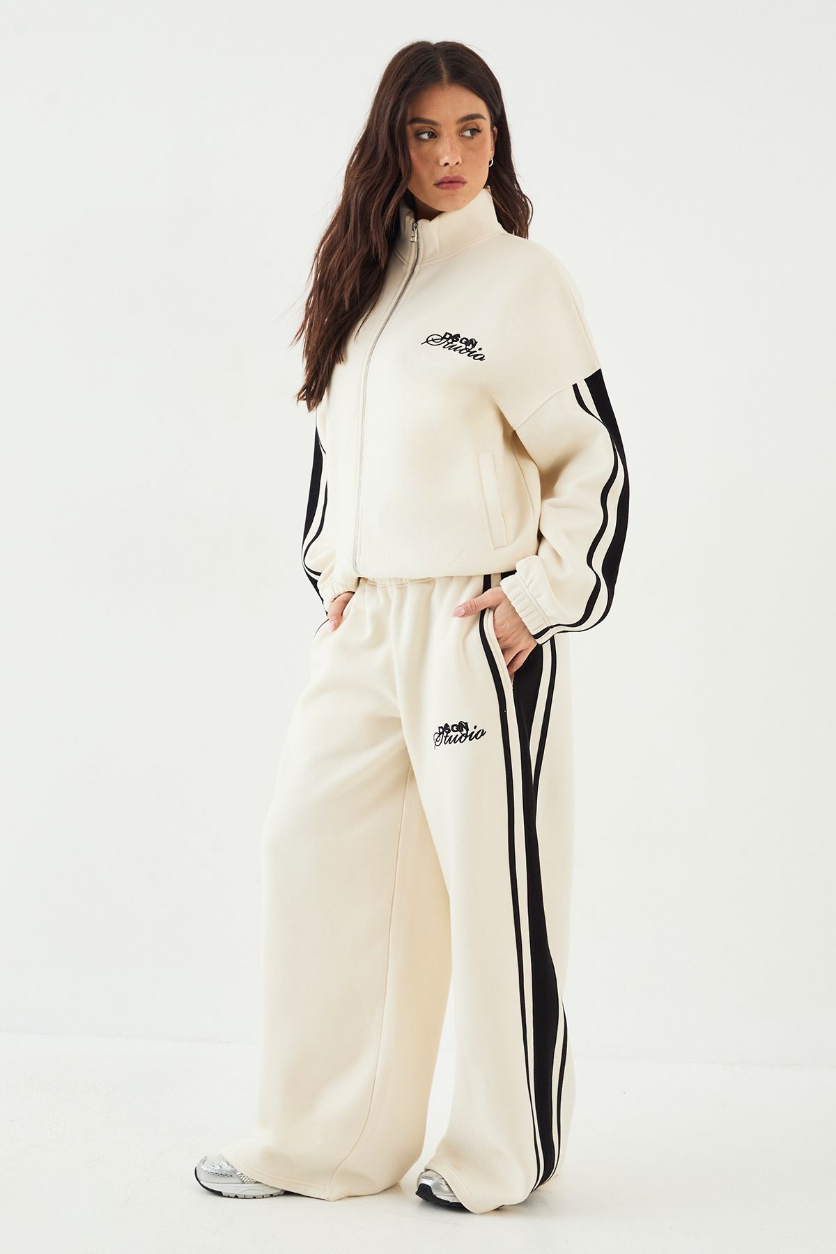 DSGN Studio Oversized Wide Leg Jogger
