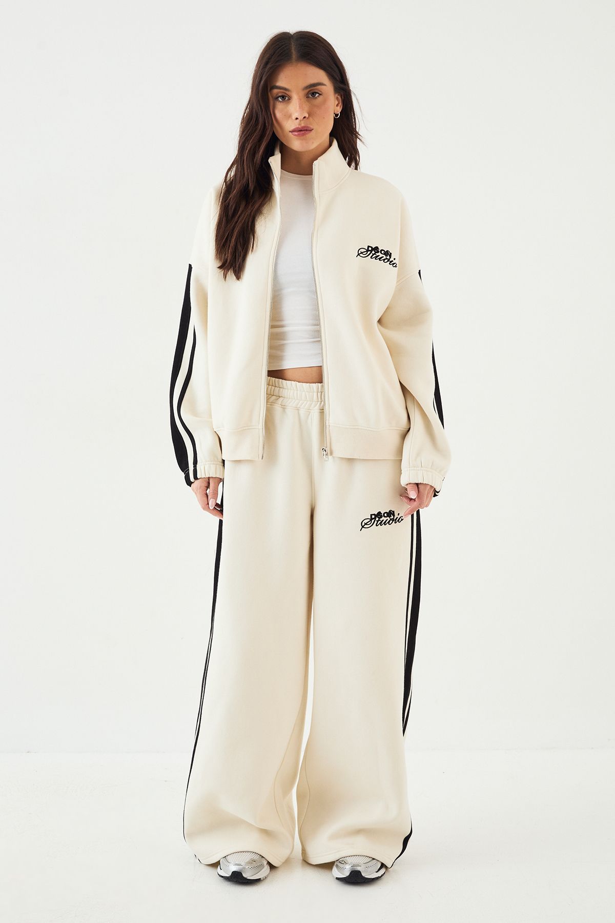 DSGN Studio Oversized Wide Leg Jogger - Image 5