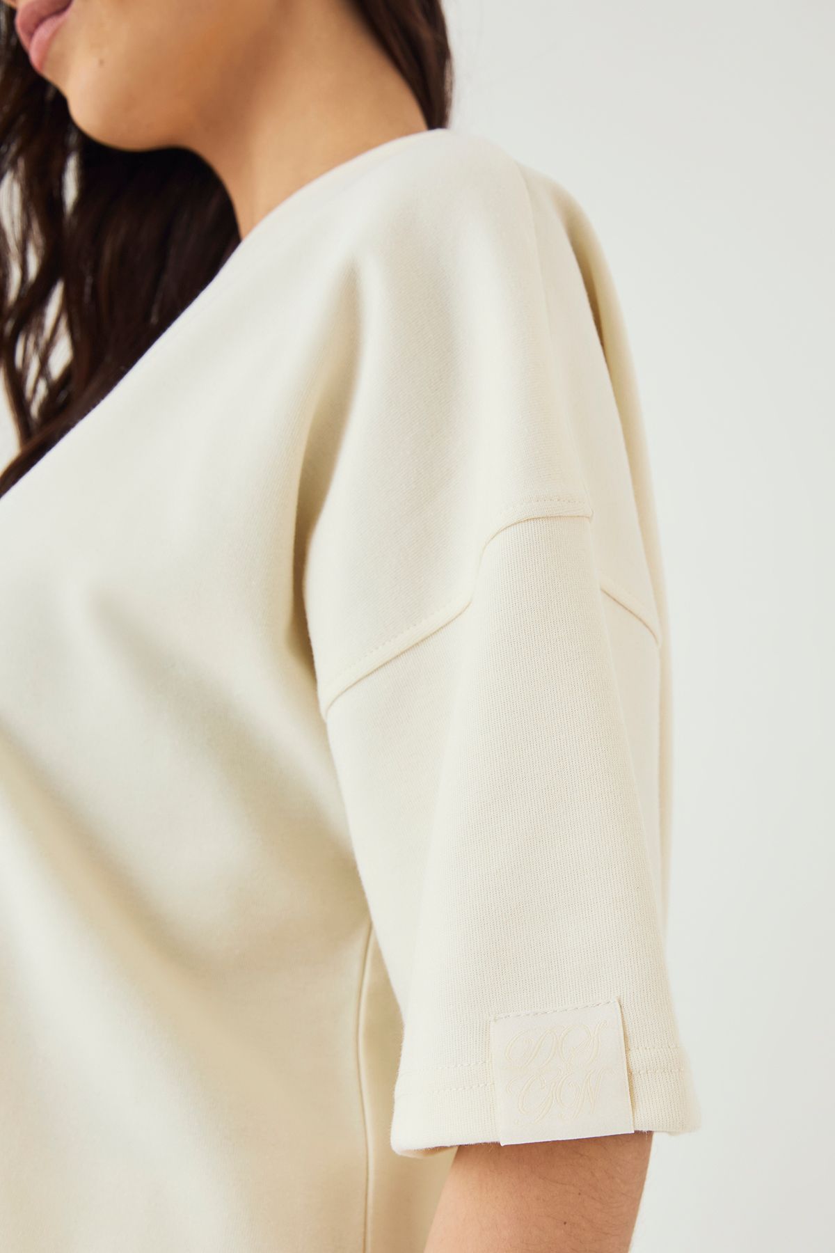 DSGN Studio Interlock V Neck Oversized T-Shirt - Image 4