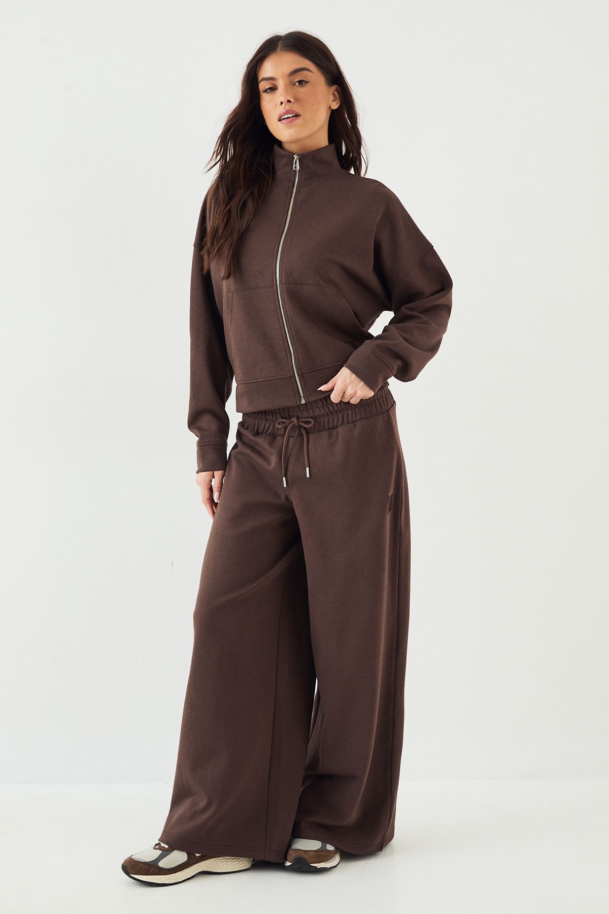 DSGN Studio Deep Waistband Wide Leg Jogger - Image 3
