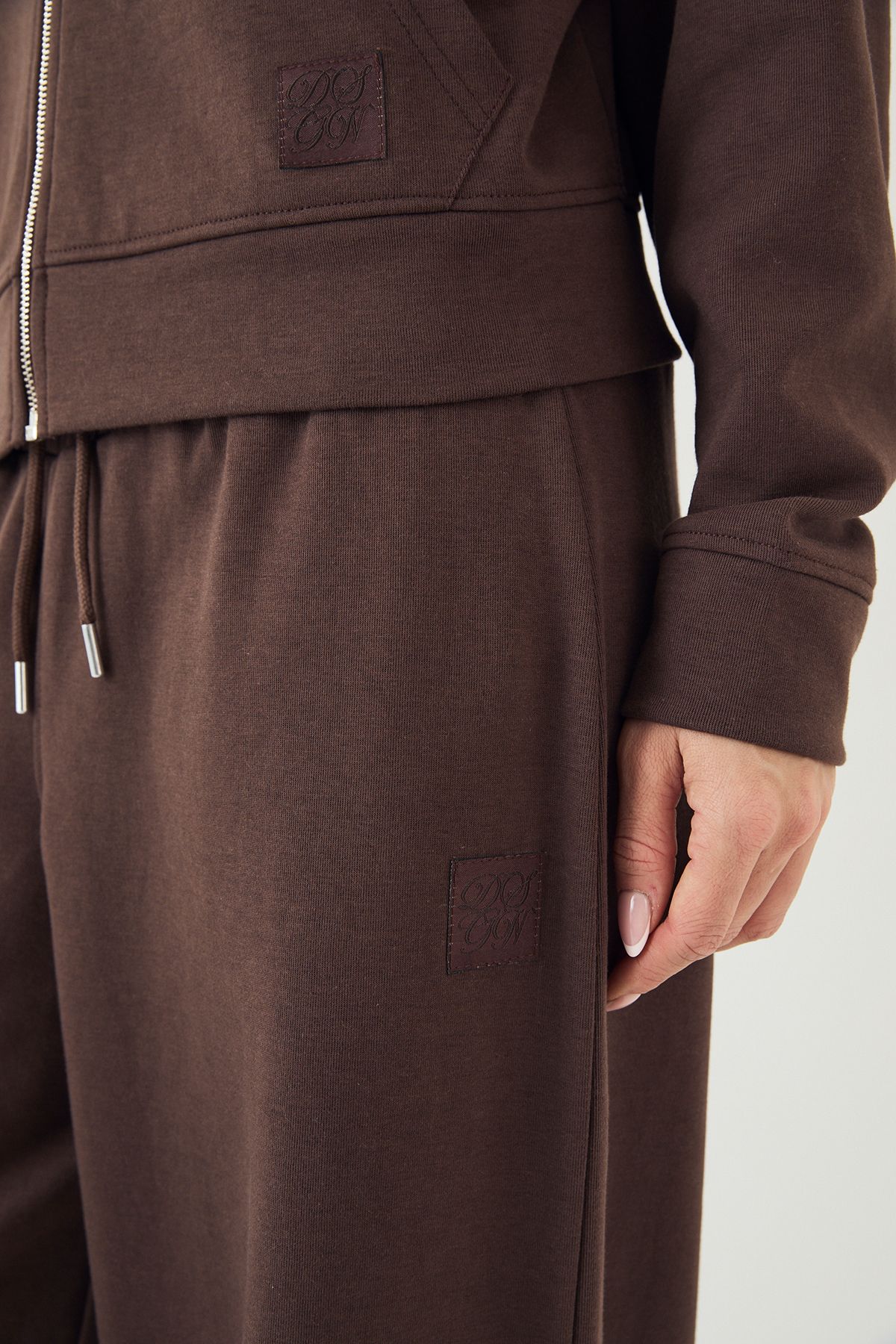 DSGN Studio Deep Waistband Wide Leg Jogger - Image 4